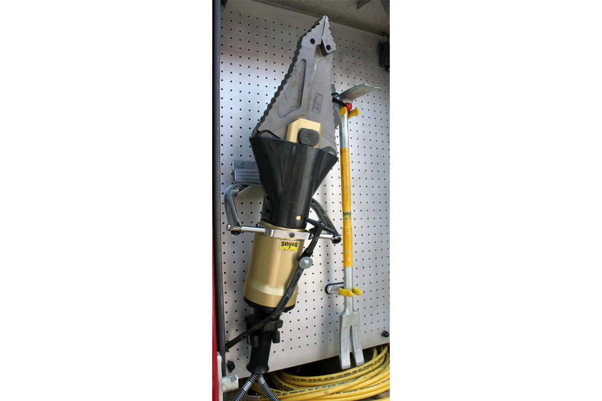 3095 Quick Mount Extrication Holder, Vertical, QM-ET-V